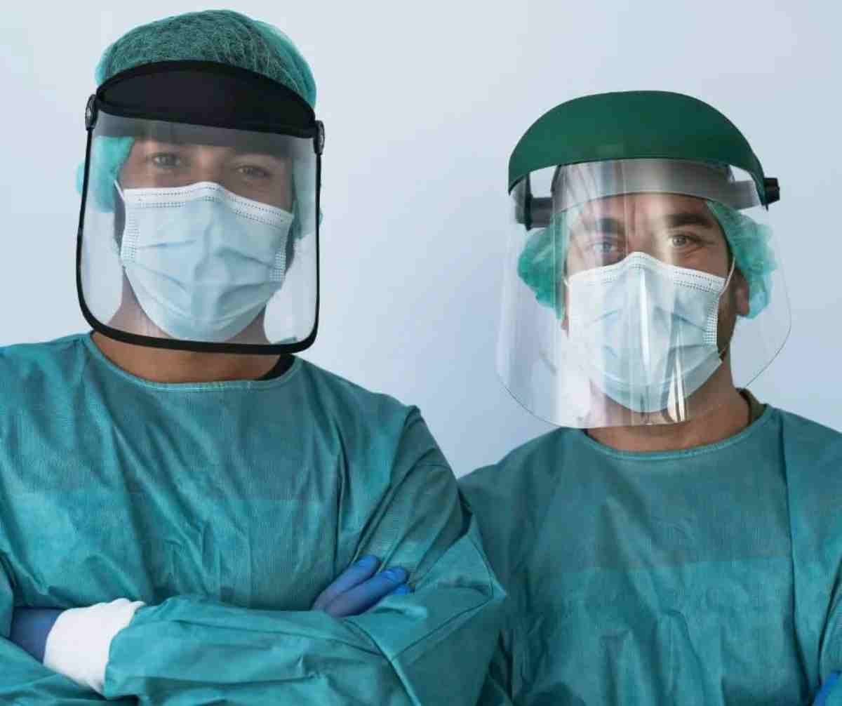 معدات الوقاية الشخصية (PPE): الأنواع والاستخدامات