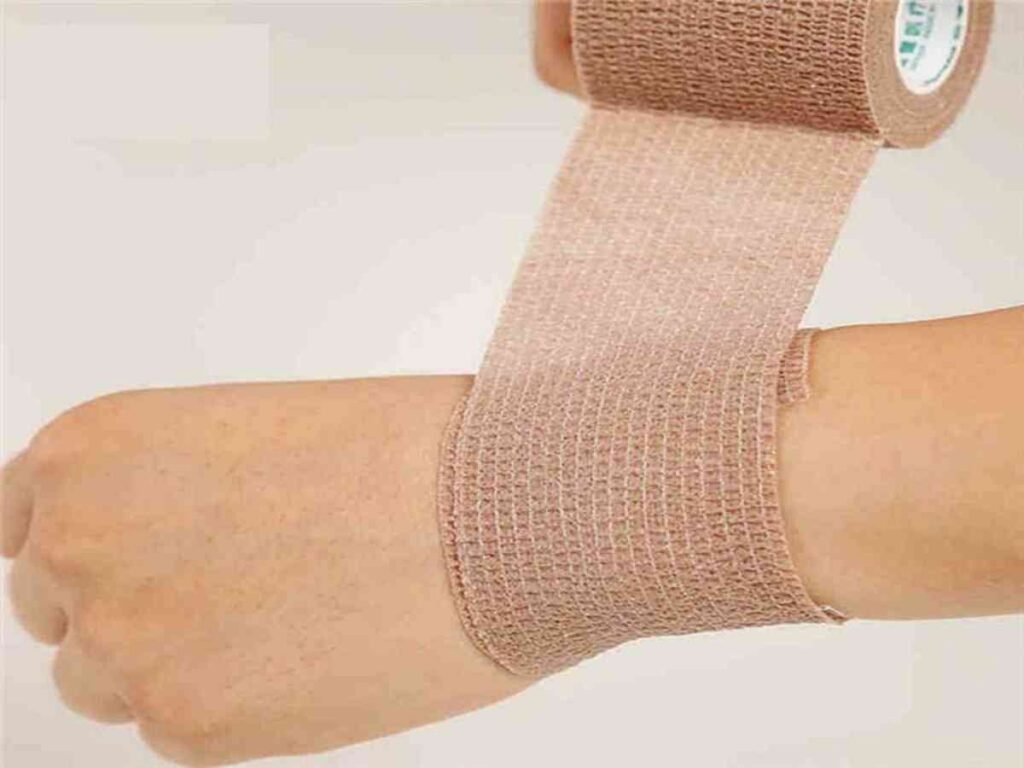 طريقة استخدام الرباط الضاغط لعلاج الالتواءات