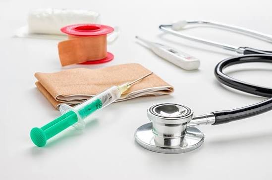 شراء المستلزمات الطبية في اليمن لضمان رعاية صحية متكاملة